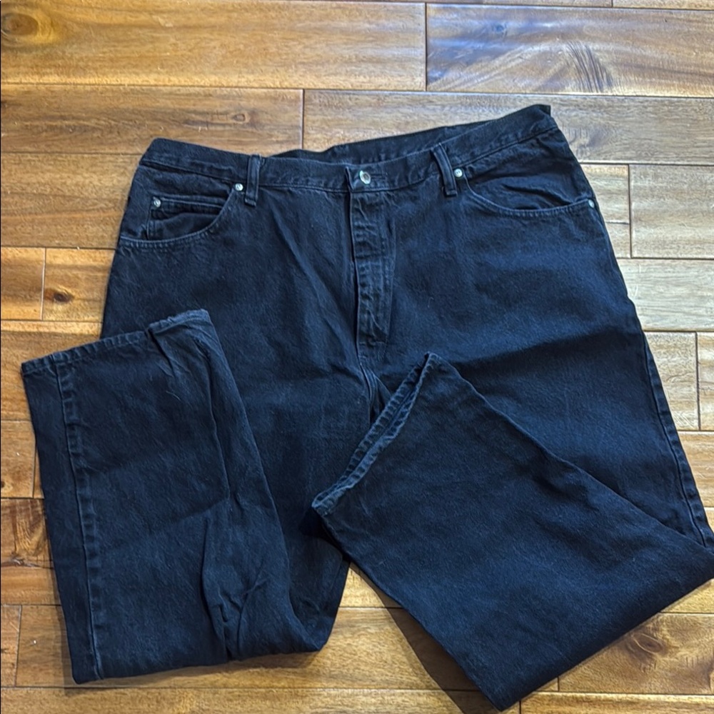 Wrangler Men's relaxed, fit Black Jeans